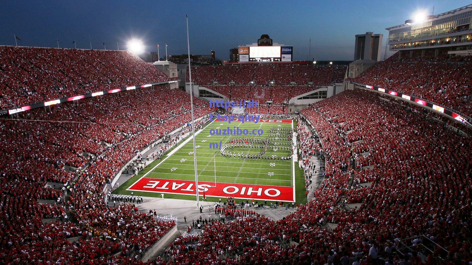 足坛巅峰之争，年度最佳三人行，梅西领跑，C罗姆巴佩紧随